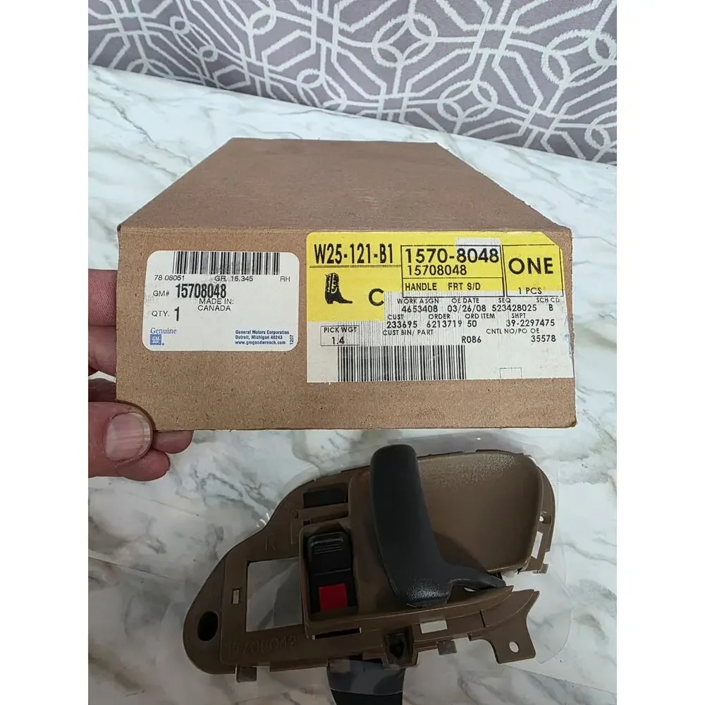 General Motors GM OEM Right Side Interior Door Handle Assembly 15708048 NOS